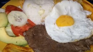 Receta de bistec a lo pobre peruano